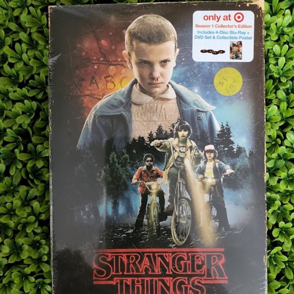 Stranger Things Season 1 Blu-Ray Target Exclusive Collectors Edition